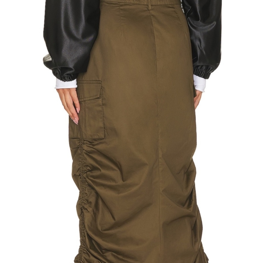 Superdown Jasmina Cargo Skirt in Green - Midi, Pencil, Ruched Detailing - Picture 2 of 3